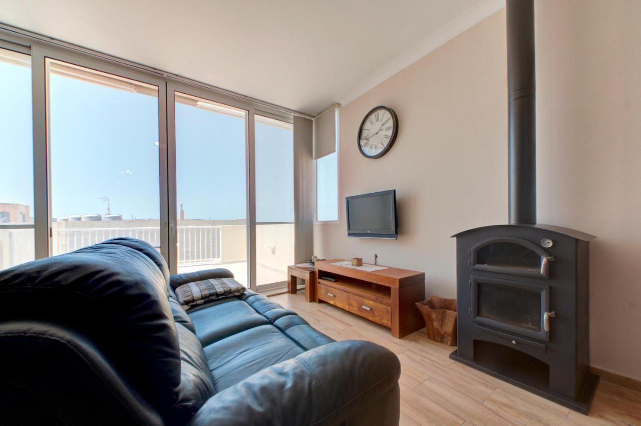 Modern Seaside 2 Bedroom Penthouse With Sea Views St. Paul's Bay Exteriör bild
