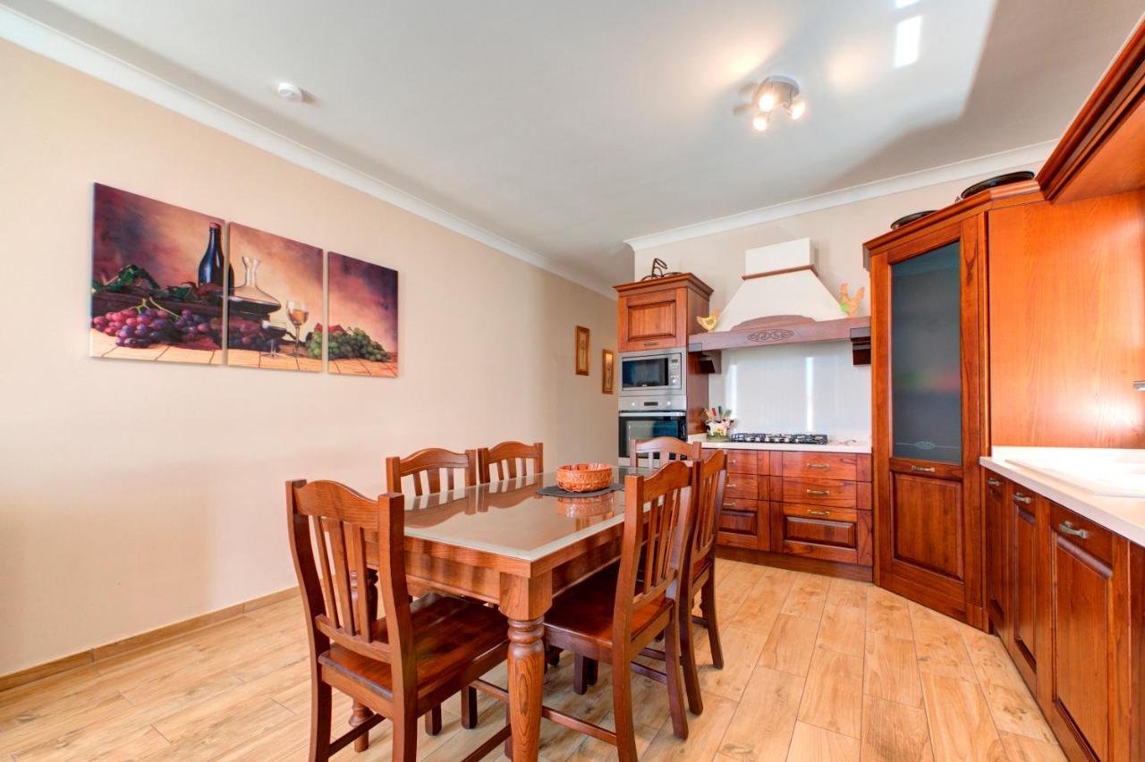 Modern Seaside 2 Bedroom Penthouse With Sea Views St. Paul's Bay Exteriör bild