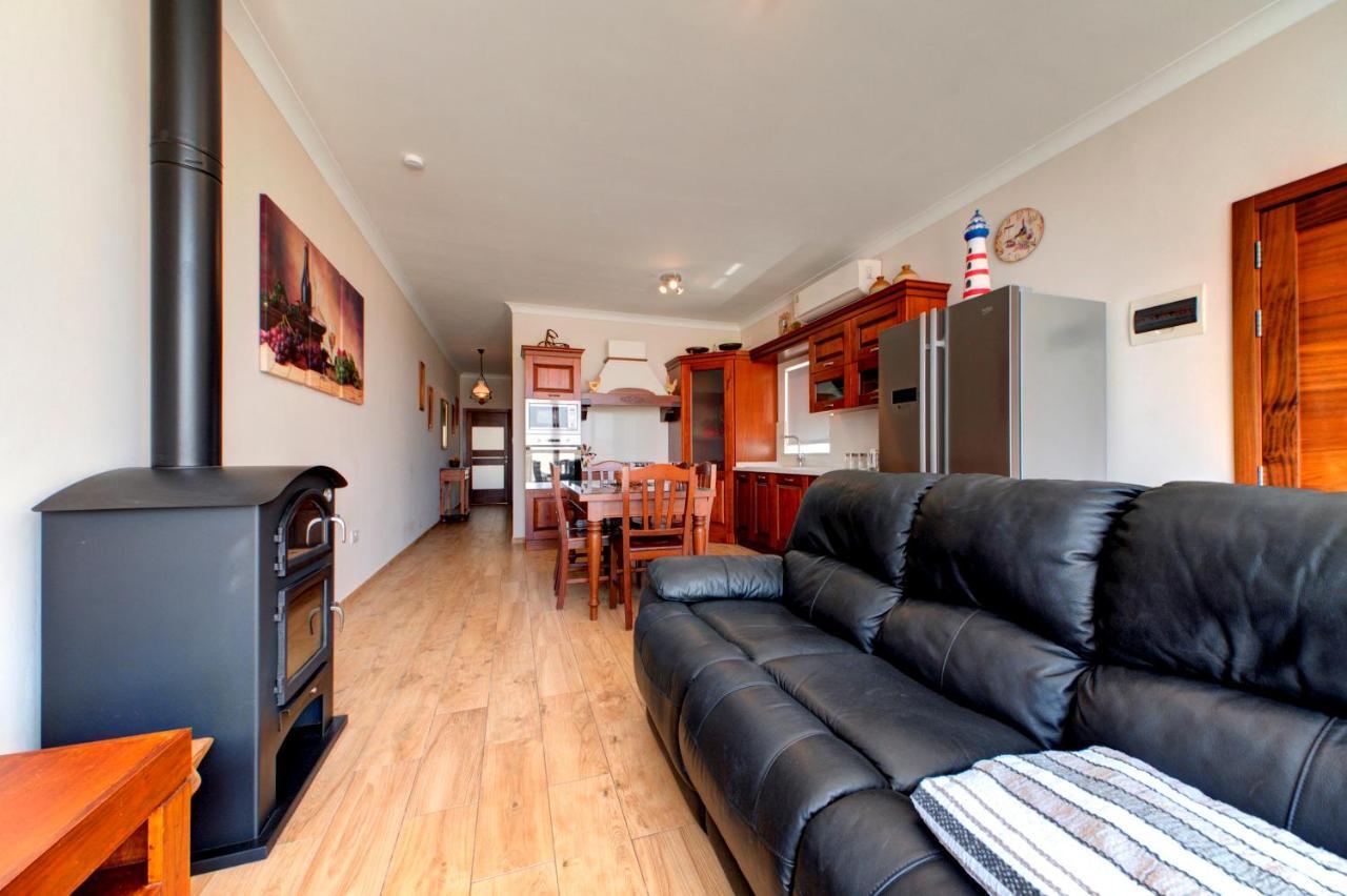 Modern Seaside 2 Bedroom Penthouse With Sea Views St. Paul's Bay Exteriör bild