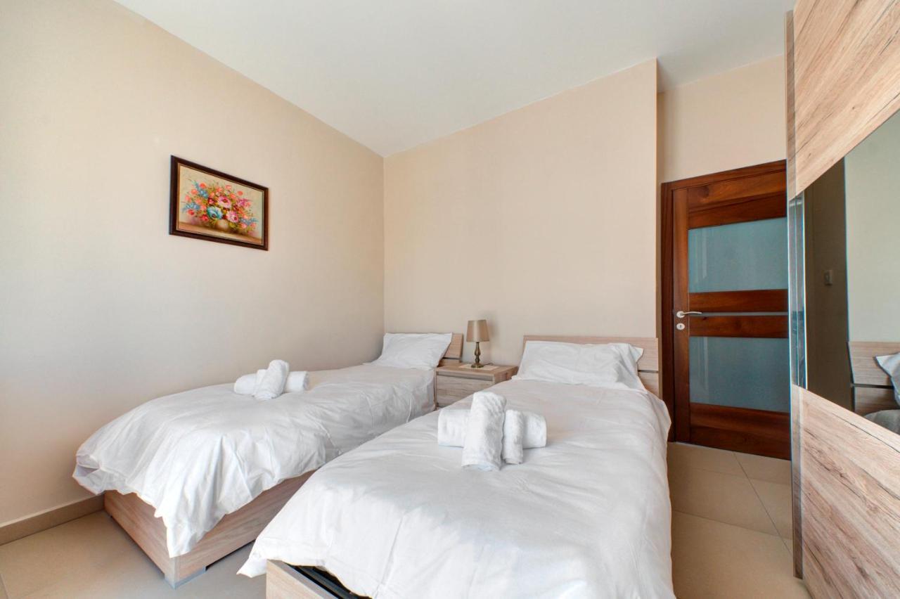 Modern Seaside 2 Bedroom Penthouse With Sea Views St. Paul's Bay Exteriör bild