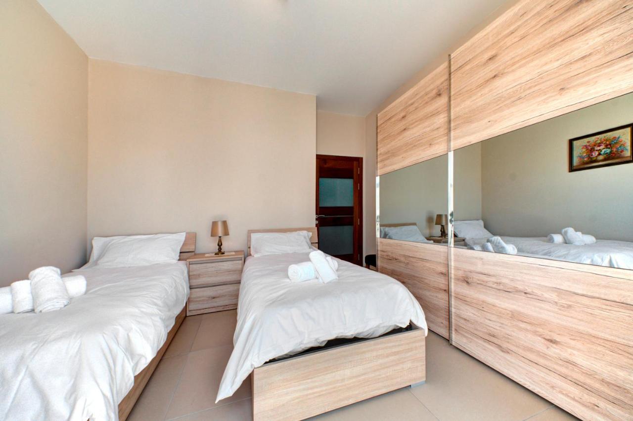 Modern Seaside 2 Bedroom Penthouse With Sea Views St. Paul's Bay Exteriör bild