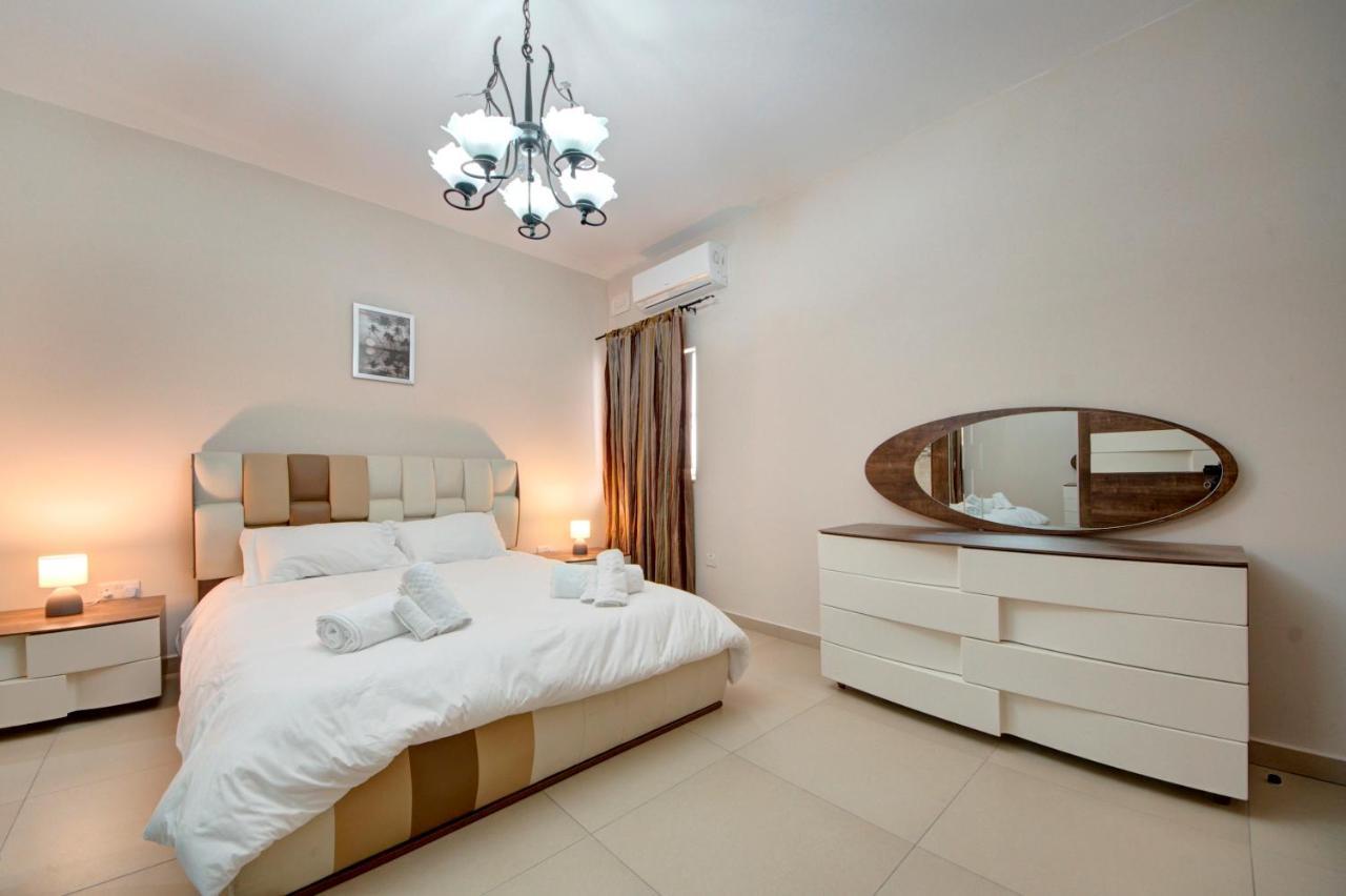 Modern Seaside 2 Bedroom Penthouse With Sea Views St. Paul's Bay Exteriör bild